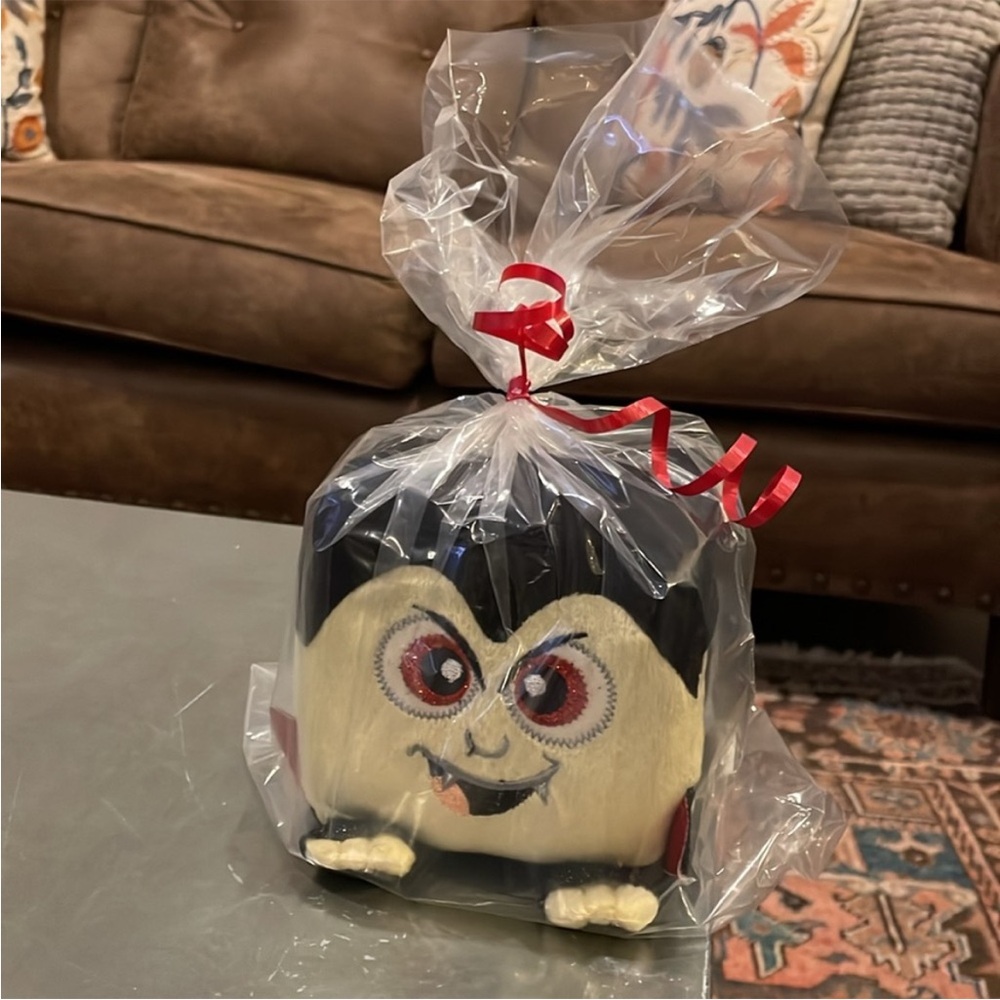 Vampire Cube Plush - Picture 3 of 12